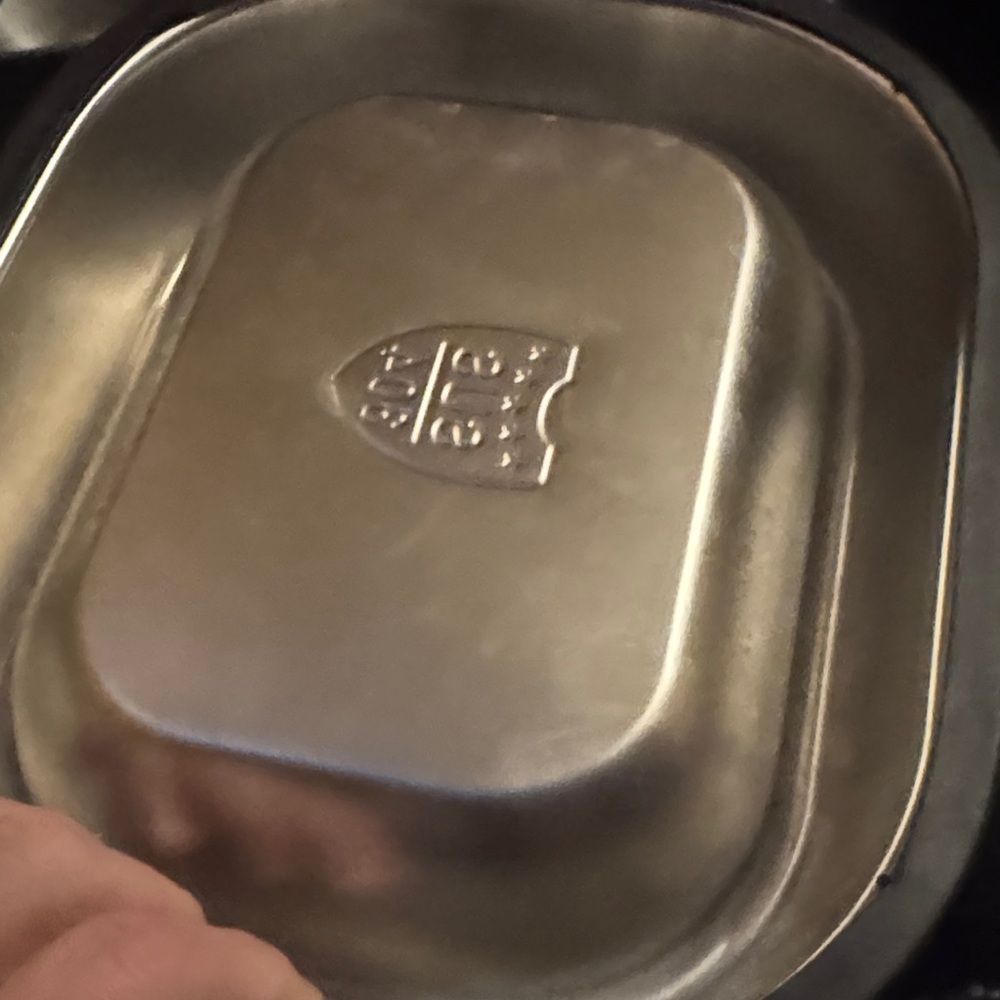 Metal dog bowls 91/2 by 7 1/4 an inch deep Round one 81/2 by 81/2  2 1/2 deep - Picture 6 of 7